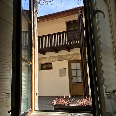 アパート New Modern In Old Town
